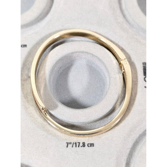 Modernist Gold Tone Bypass Hinge Bangle Bracelet Retro Glam 7 in - Picture 9 of 9